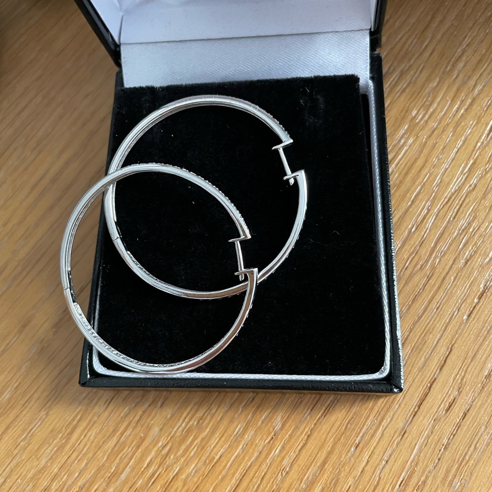 14K white Gold DIAMOND 💎 hoops - Picture 5 of 9